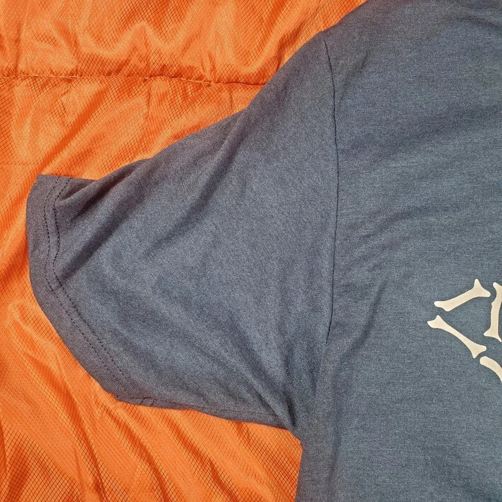 NWT RVCA Peace‎ Bones Knuckles Men's Small Short Sleeve T-Shirt Grey MSRP: $30